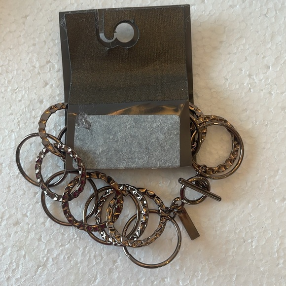 Daisy Fuentes double strand hammered signed prawns bracelet to closure brand new - Picture 4 of 5